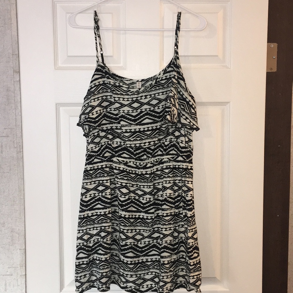 *sold locally* Mudd flounce top